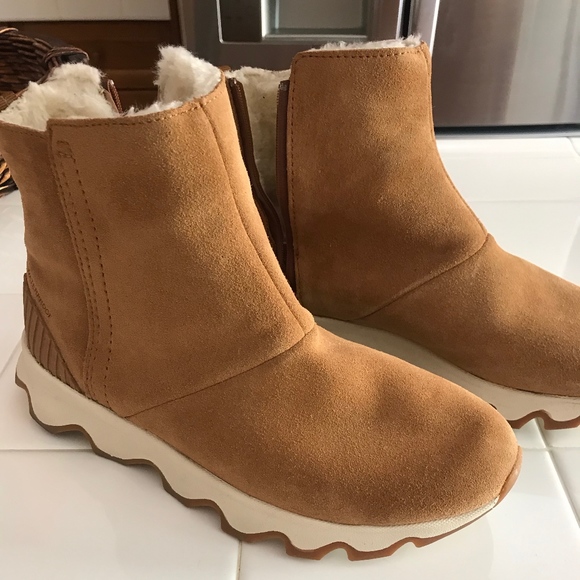 sorel kinetic short booties